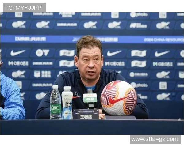 南京足球队以65分稳居大师赛积分榜首位展现强劲实力